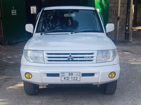 Mitsubishi Pajero io 1999
