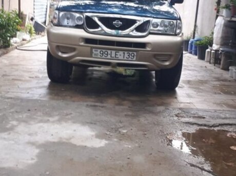 Nissan  2002