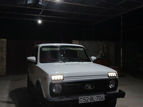 LADA (VAZ) Niva 2011