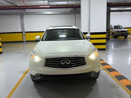 Infiniti QX70