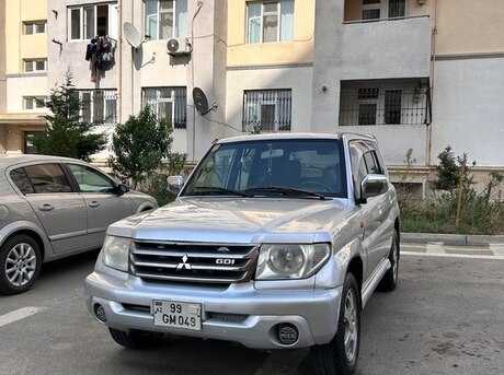 Mitsubishi Pajero io