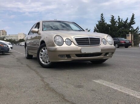 Mercedes E 240