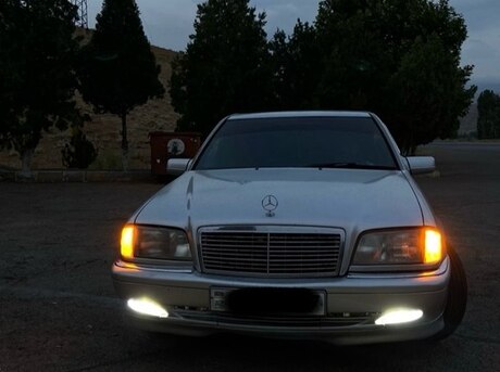 Mercedes C 180