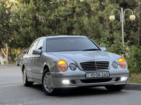 Mercedes E 240