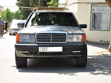 Mercedes 190