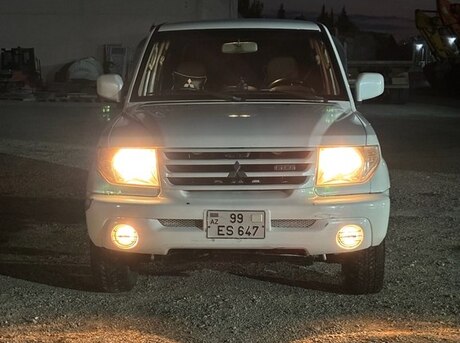 Mitsubishi Pajero io