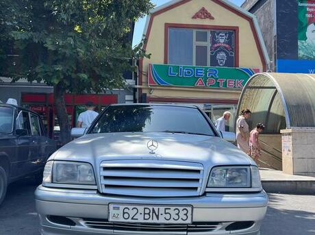 Mercedes C 180