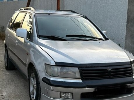 Mitsubishi Chariot 1999