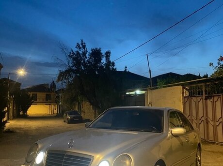 Mercedes E 220 d 2000
