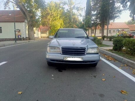 Mercedes C 180