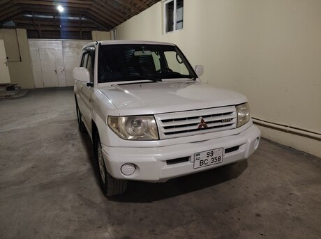 Mitsubishi Pajero io