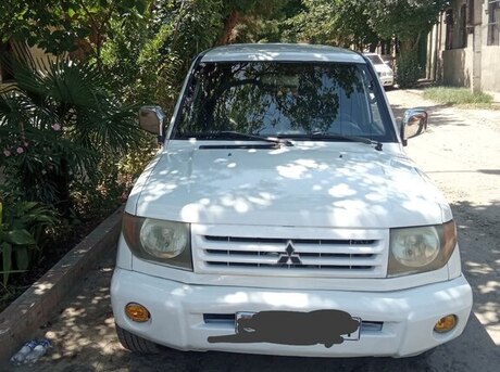Mitsubishi Pajero io