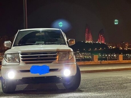 Mitsubishi Pajero io