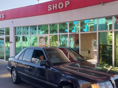 Mercedes E 230