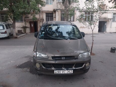 Hyundai H-1 2000