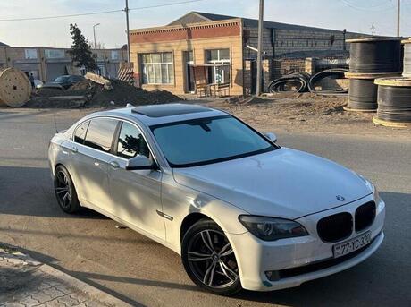 BMW 740 2010