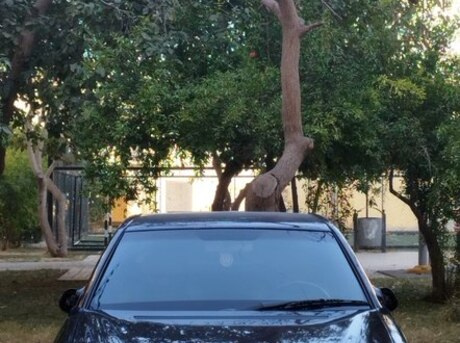 Mercedes E 240