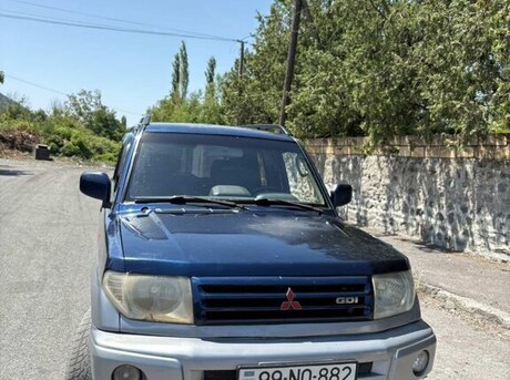 Mitsubishi Pajero io 1998