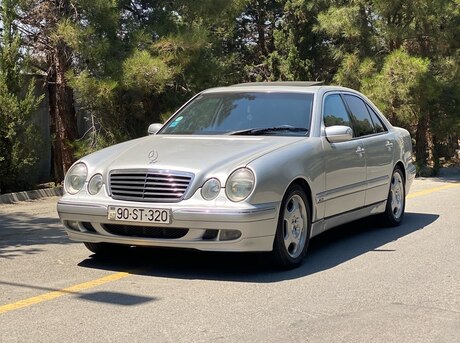 Mercedes E 320