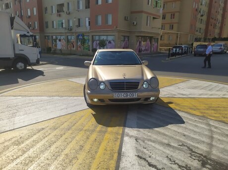 Mercedes E 270 2000