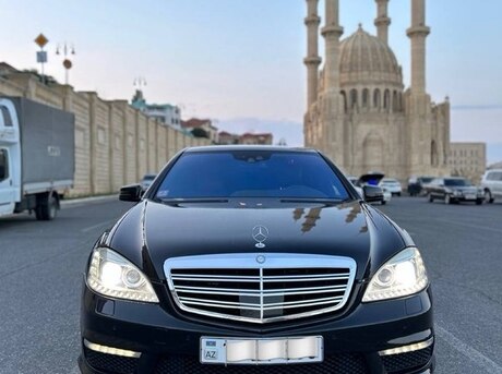 Mercedes S 63 AMG 2011