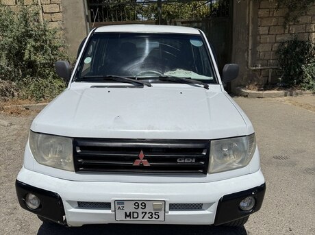 Mitsubishi Pajero io 1999