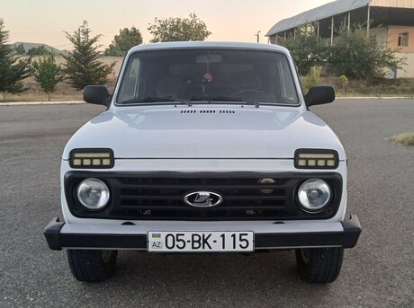 LADA (VAZ) Niva 2011
