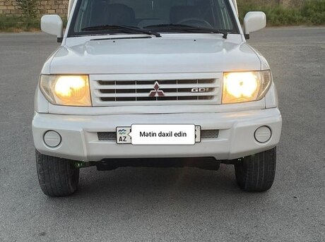 Mitsubishi Pajero io 2000