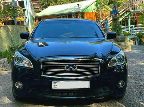 Infiniti  2010