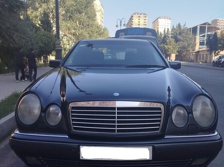 Mercedes E 230