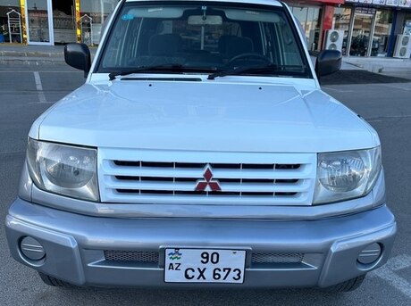 Mitsubishi Pajero io 1999