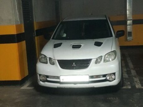Mitsubishi Airtrek 2002