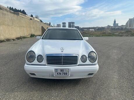 Mercedes E 320