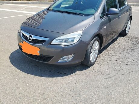 Opel Astra 2011