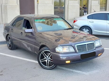 Mercedes C 200