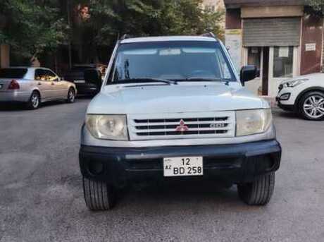 Mitsubishi Pajero io 1999
