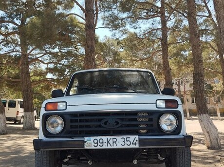 LADA (VAZ) Niva 2004