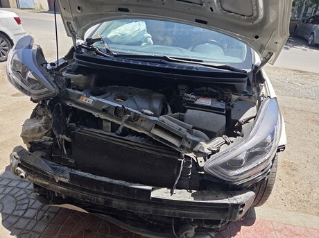 Hyundai Elantra 2012