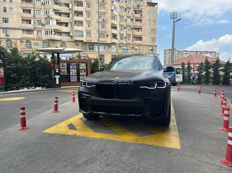 BMW X7
