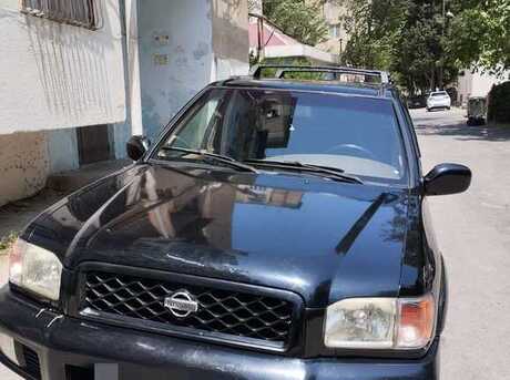 Nissan Pathfinder 2000