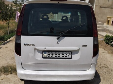 Mercedes Vaneo 2004