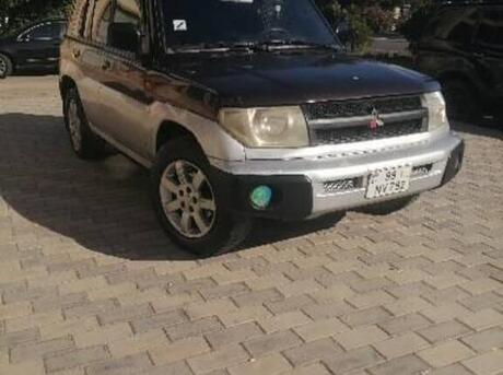 Mitsubishi Pajero io 1999