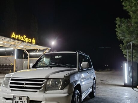 Mitsubishi Pajero io 2000