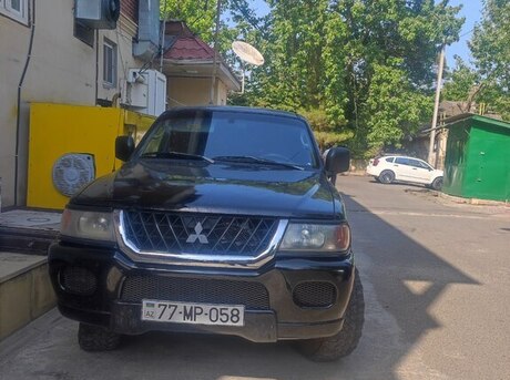 Mitsubishi  2001