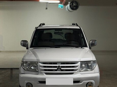 Mitsubishi Pajero io 2002