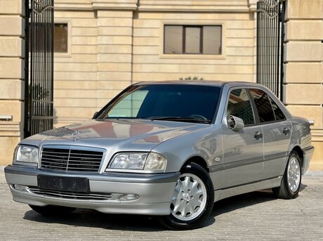 Mercedes C 200