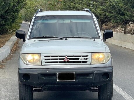Mitsubishi Pajero io 2000