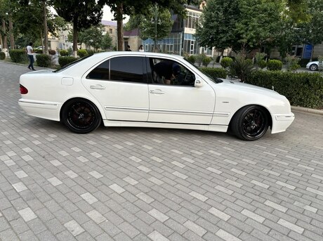 Mercedes E 240 2001
