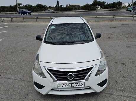 Nissan Versa 2015