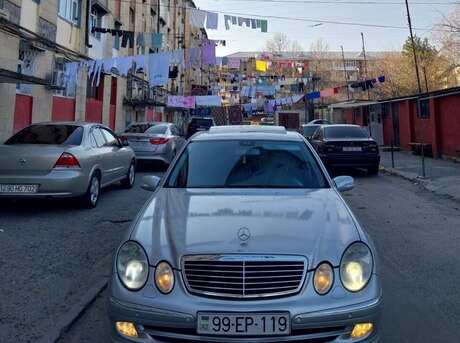 Mercedes E 240 2004